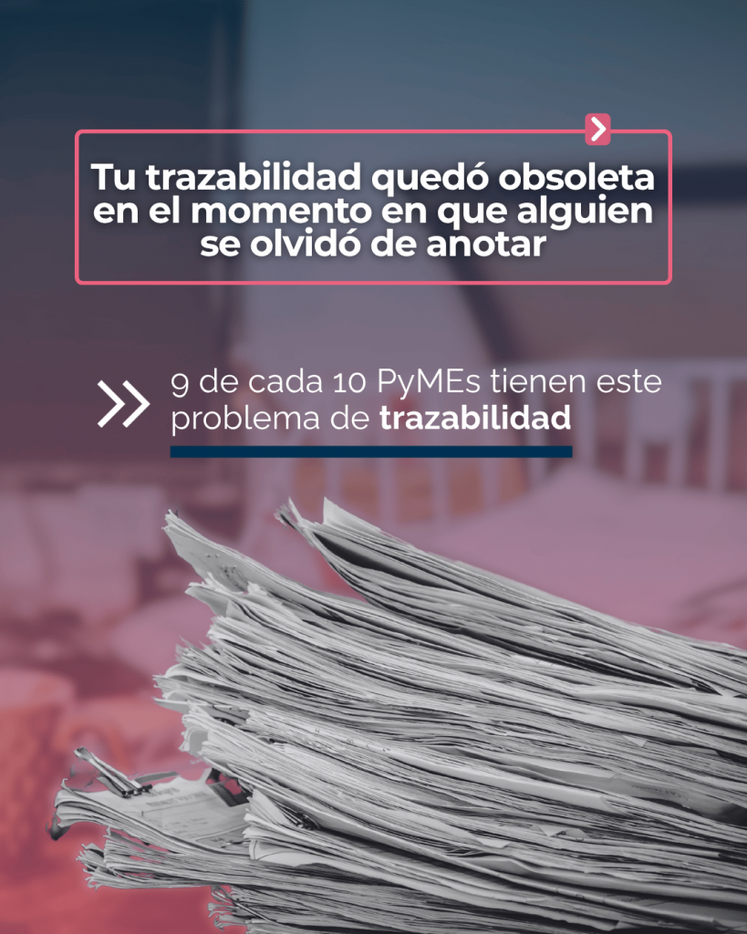 Escritorio con papeles y registros manuales en una PyME de alimentos sin sistema de trazabilidad